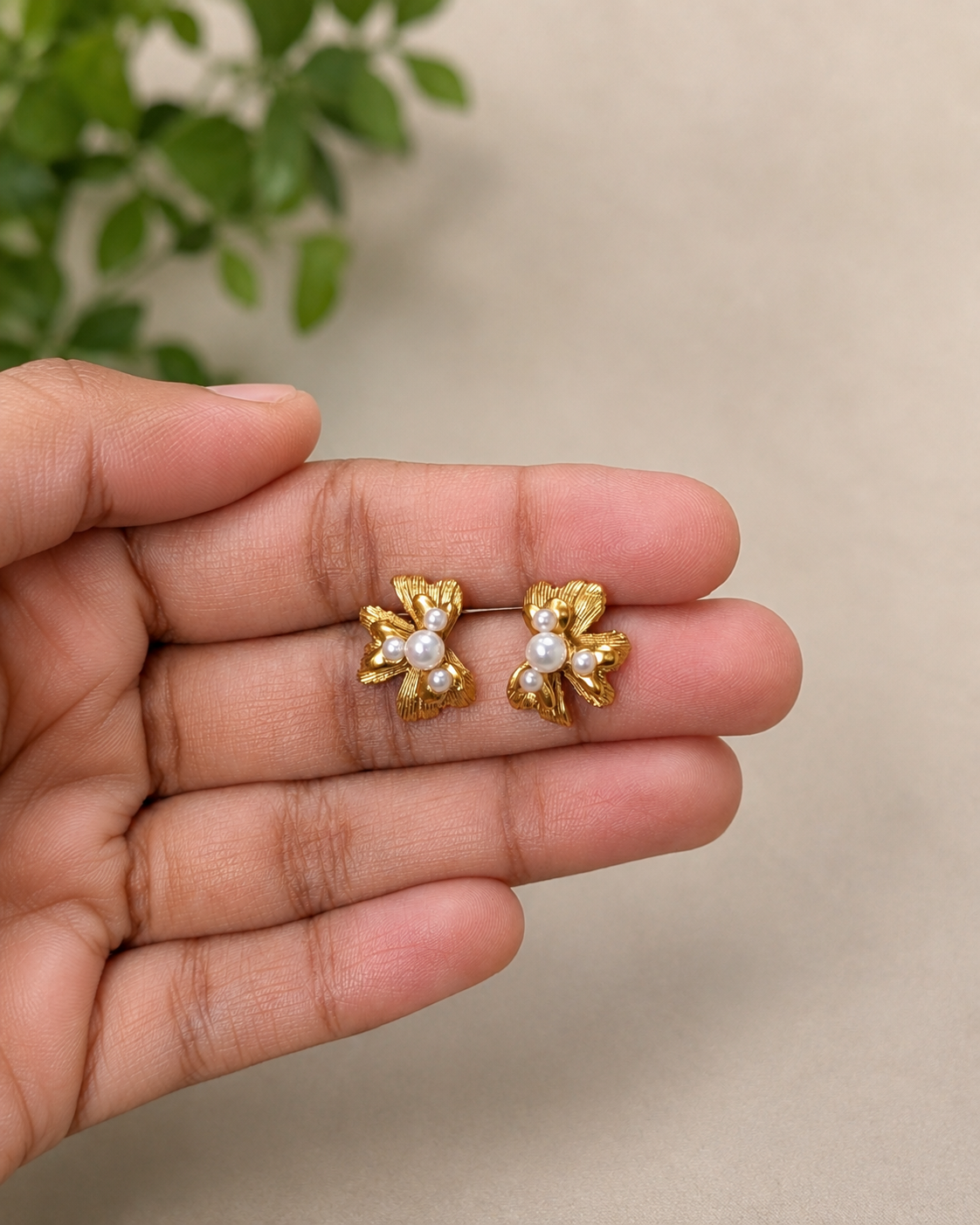 Pankhuri Studs