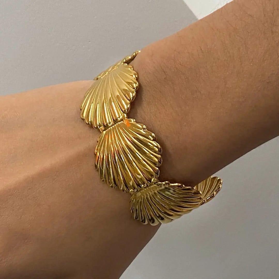 Chunky Shell Bracelet Cuff