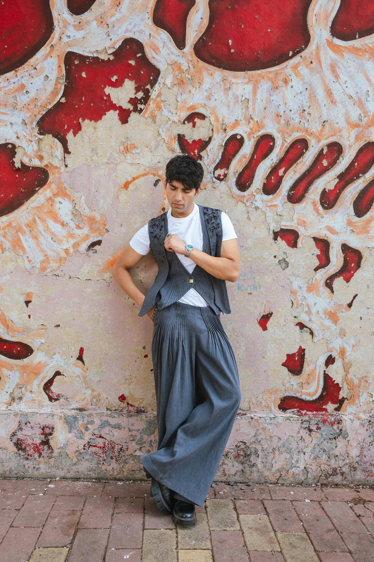 MANZAR Vest