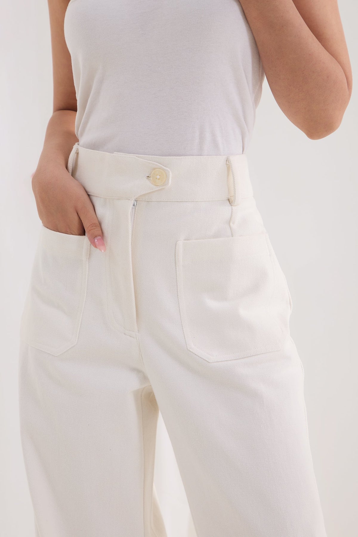 Safed Jeans