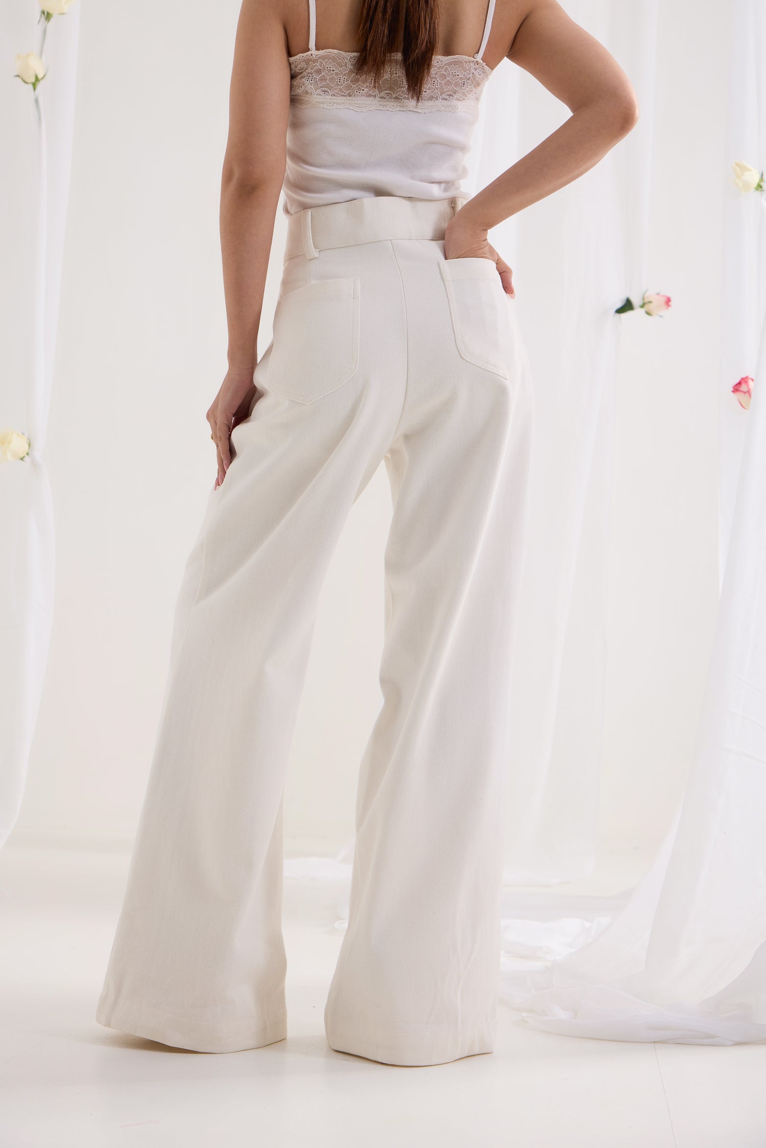 Safed Jeans