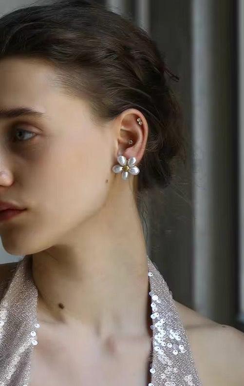 Flower Pearl Earrings