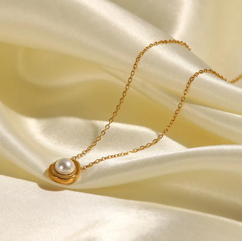 Pearl Pendant  Necklace