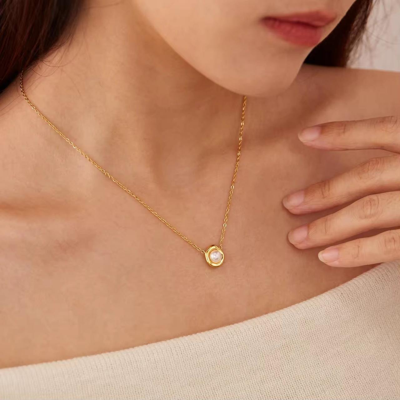 Pearl Pendant  Necklace